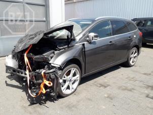 Ford Focus 3 Wagon 2.0 TDCi 16V 150 Épave (2016, Métallisé, Gris)