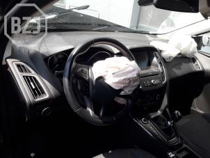 Ford Focus 3 Wagon 2.0 TDCi 16V 150 Épave (2016, Métallisé, Gris)