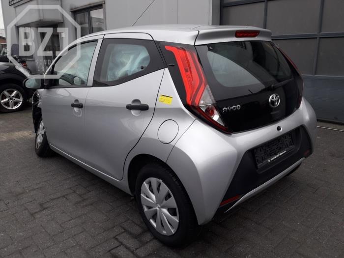 Toyota Aygo 1 0 12V VVT I Schrottauto 2020 Metallic Silber