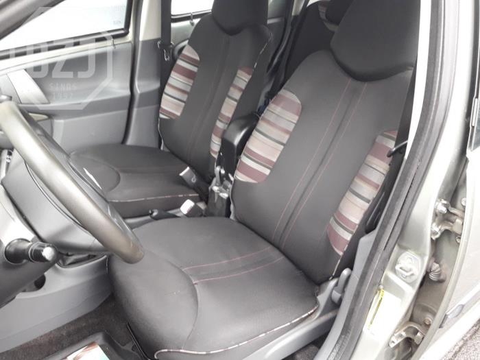 Citroen C1 1.0 12V Épave (2010, Métallisé, Vert)