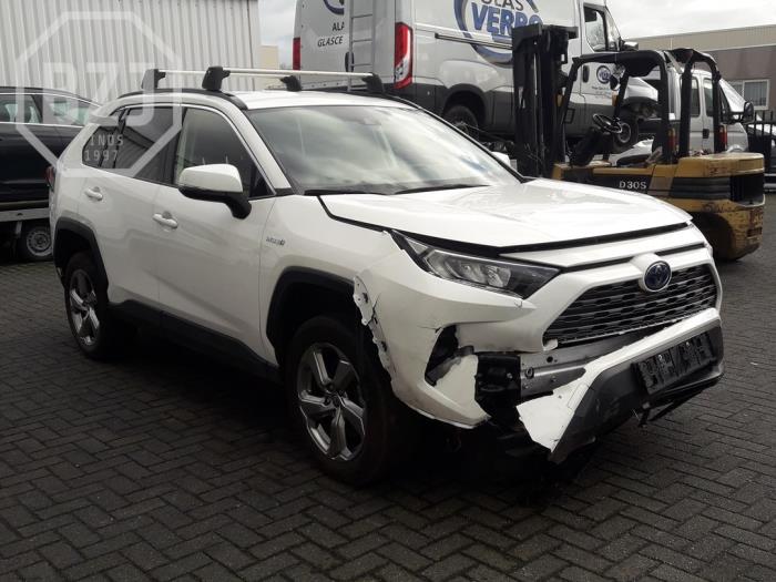 Toyota RAV4 2.5 Hybrid 16V Salvage vehicle (2019, White)