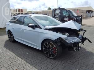 Seat Leon ST 2.0 TSI Cupra 280 16V Épave (2015, Métallisé, Blanc)
