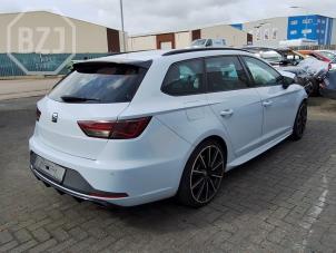 Seat Leon ST 2.0 TSI Cupra 280 16V Épave (2015, Métallisé, Blanc)