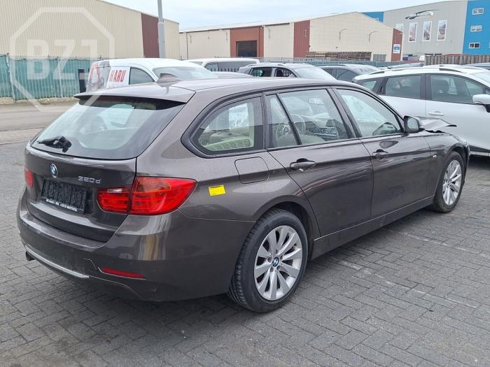 BMW 3 serie Touring 320d 2.0 16V Épave (2013, Métallisé, Brun)