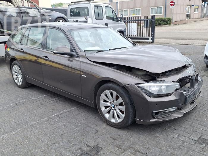 BMW 3 serie Touring 320d 2.0 16V Épave (2013, Métallisé, Brun)
