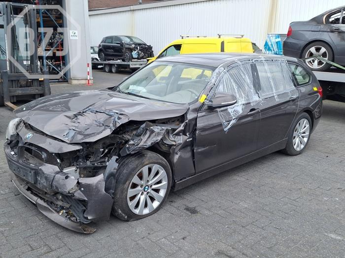 BMW 3 serie Touring 320d 2.0 16V Épave (2013, Métallisé, Brun)