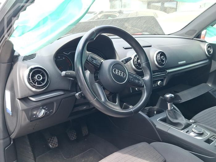 Audi A3 Sportback 1.0 TFSI 12V Samochód złomowany (2016, Metalik, Szary)