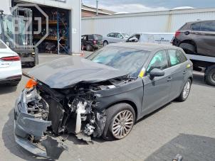 Audi A3 Sportback 1.0 TFSI 12V Samochód złomowany (2016, Metalik, Szary)