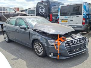 Audi A3 Sportback 1.0 TFSI 12V Samochód złomowany (2016, Metalik, Szary)