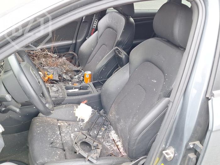 Audi A4 Avant 2.0 TDI 16V Vehículo de desguace (2012, Metálico, Gris)