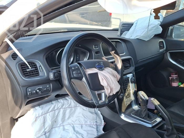 Volvo V40 1.6 T2 GTDi 16V Salvage vehicle (2014, White)