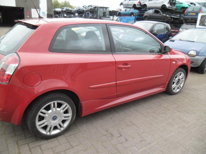 Fiat Stilo 192a B 2 4 v Abarth 3 Drs Salvage Year Of Construction 03 Colour Red Proxyparts Com