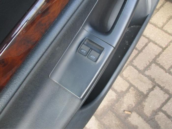 Audi A4 Avant 1.6 Vehículo de desguace (2000, Beige)