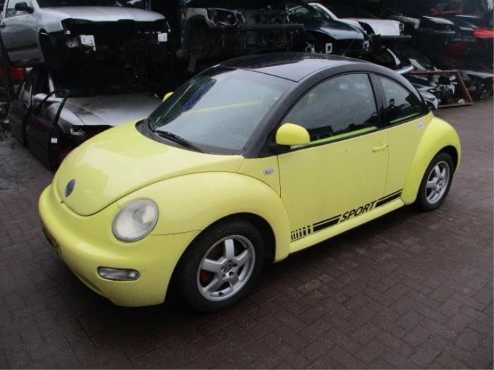 Volkswagen New Beetle 2.0 Samochód złomowany (1999, Zólty)