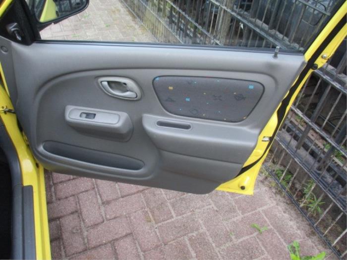 Suzuki Alto 1.1 16V Salvage vehicle (2002, Yellow)