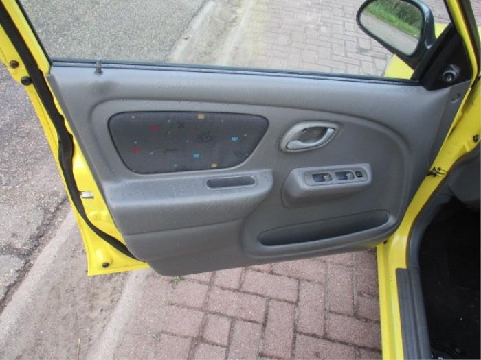 Suzuki Alto 1.1 16V Samochód złomowany (2002, Zólty)