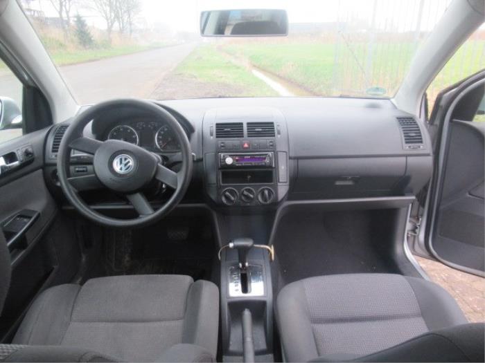 Volkswagen Polo IV 1.4 16V Samochód złomowany (2002, Szary)