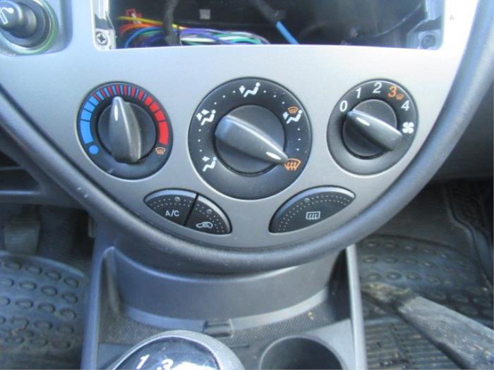Ford Focus 1 1.6 16V Salvage vehicle (2002, Gray)