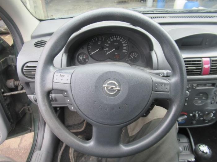 Opel Corsa C 1.2 16V Épave (2001, Vert)