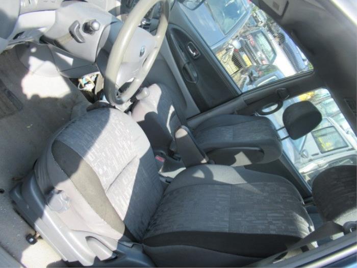 Toyota Previa 2.0 D-4D 16V Épave (2001, Bleu)