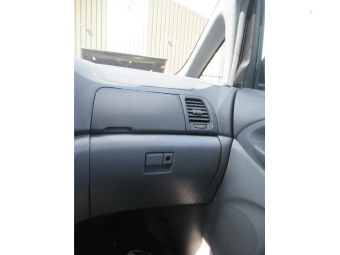 Toyota Previa 2.0 D-4D 16V Épave (2001, Bleu)