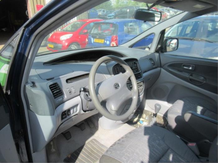Toyota Previa 2.0 D-4D 16V Épave (2001, Bleu)