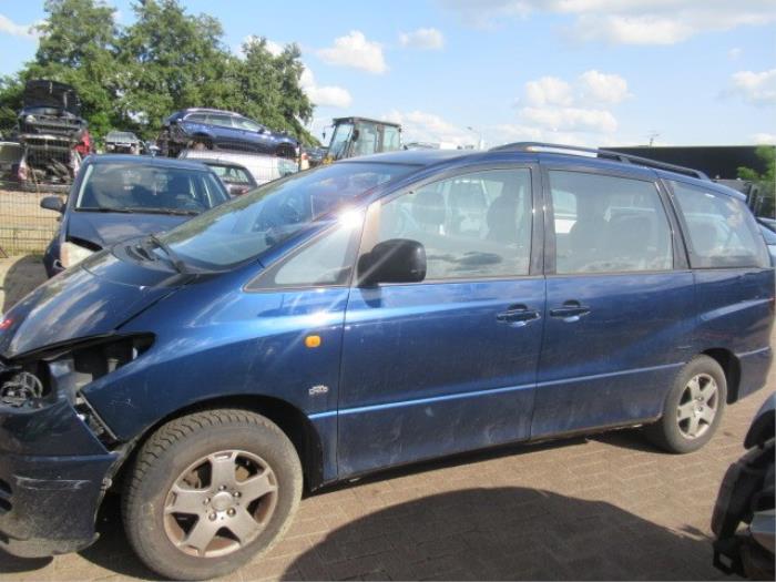 Toyota Previa 2.0 D-4D 16V Épave (2001, Bleu)