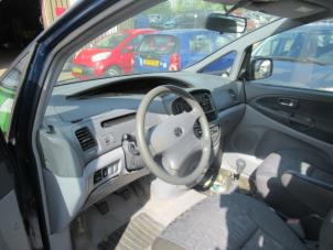 Toyota Previa 2.0 D-4D 16V Épave (2001, Bleu)