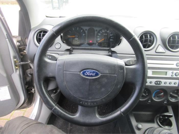 Ford Fiesta 5 1.4 TDCi Épave (2002, Gris)