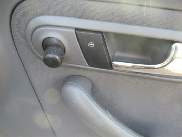 Seat Ibiza III 1.4 16V 85 Schrottauto (2007, Schwarz)