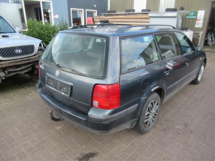 Volkswagen Passat Variant 1.6 Vehículo de desguace (1999, Gris)