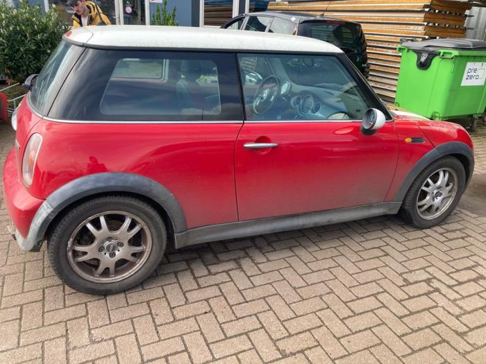 BMW Mini 1.6 16V Cooper Samochód złomowany (2001, Czerwony)