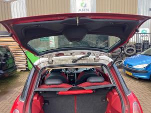 BMW Mini 1.6 16V Cooper Samochód złomowany (2001, Czerwony)