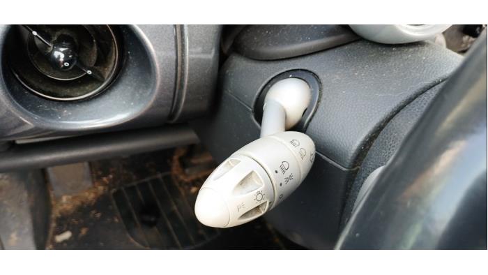 BMW Mini One/Cooper 1.6 16V One Samochód złomowany (2002, Zólty)