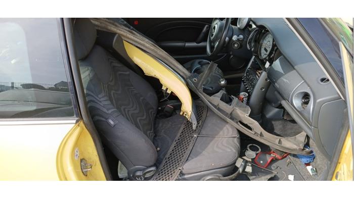 BMW Mini One/Cooper 1.6 16V One Samochód złomowany (2002, Zólty)