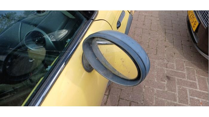 BMW Mini One/Cooper 1.6 16V One Samochód złomowany (2002, Zólty)