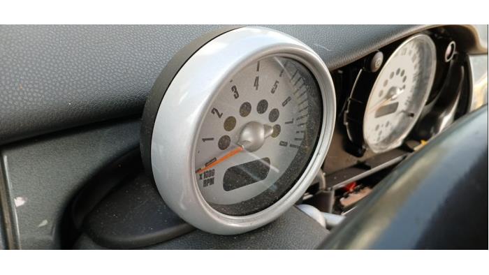 BMW Mini One/Cooper 1.6 16V One Samochód złomowany (2002, Zólty)