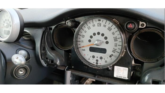 BMW Mini One/Cooper 1.6 16V One Samochód złomowany (2002, Zólty)