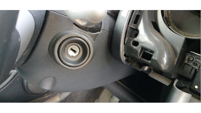 BMW Mini One/Cooper 1.6 16V One Samochód złomowany (2002, Zólty)
