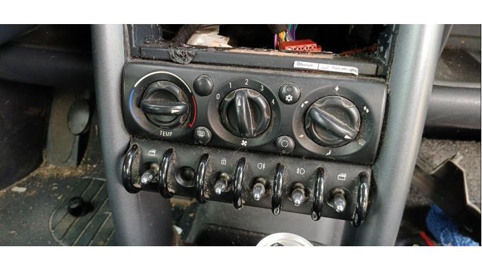 BMW Mini One/Cooper 1.6 16V One Samochód złomowany (2002, Zólty)