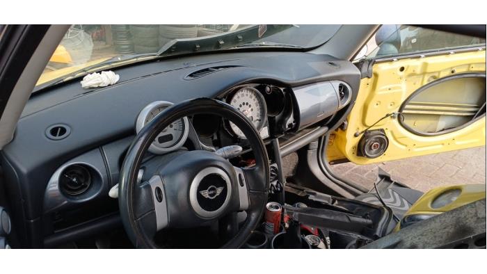 BMW Mini One/Cooper 1.6 16V One Samochód złomowany (2002, Zólty)