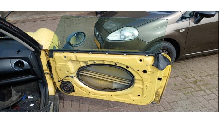 BMW Mini One/Cooper 1.6 16V One Samochód złomowany (2002, Zólty)