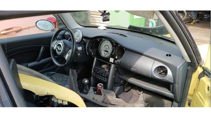 BMW Mini One/Cooper 1.6 16V One Samochód złomowany (2002, Zólty)