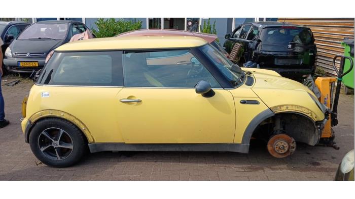 BMW Mini One/Cooper 1.6 16V One Samochód złomowany (2002, Zólty)
