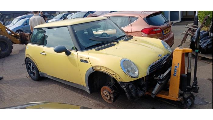 BMW Mini One/Cooper 1.6 16V One Samochód złomowany (2002, Zólty)
