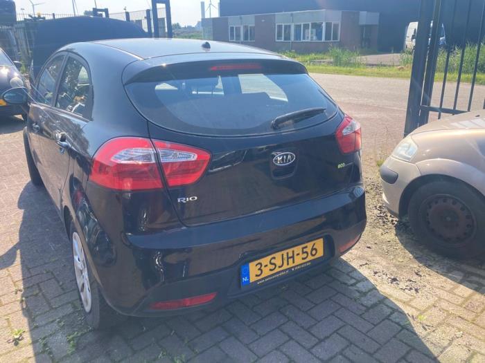 Kia Rio III 1.1 CRDi VGT 12V Épave (2012, Noir)