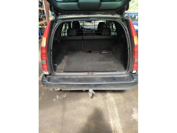 Volvo V70 2.5 TDI Épave (2000, Noir)