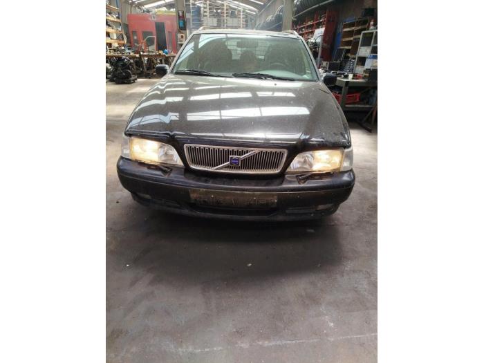 Volvo V70 2.5 TDI Épave (2000, Noir)