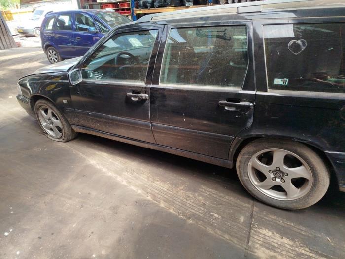Volvo V70 2.5 TDI Épave (2000, Noir)