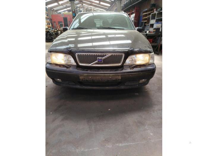 Volvo V70 2.5 TDI Épave (2000, Noir)